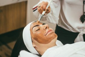 10 Fungsi Facial: Rahasia Kulit Glowing & Awet Muda