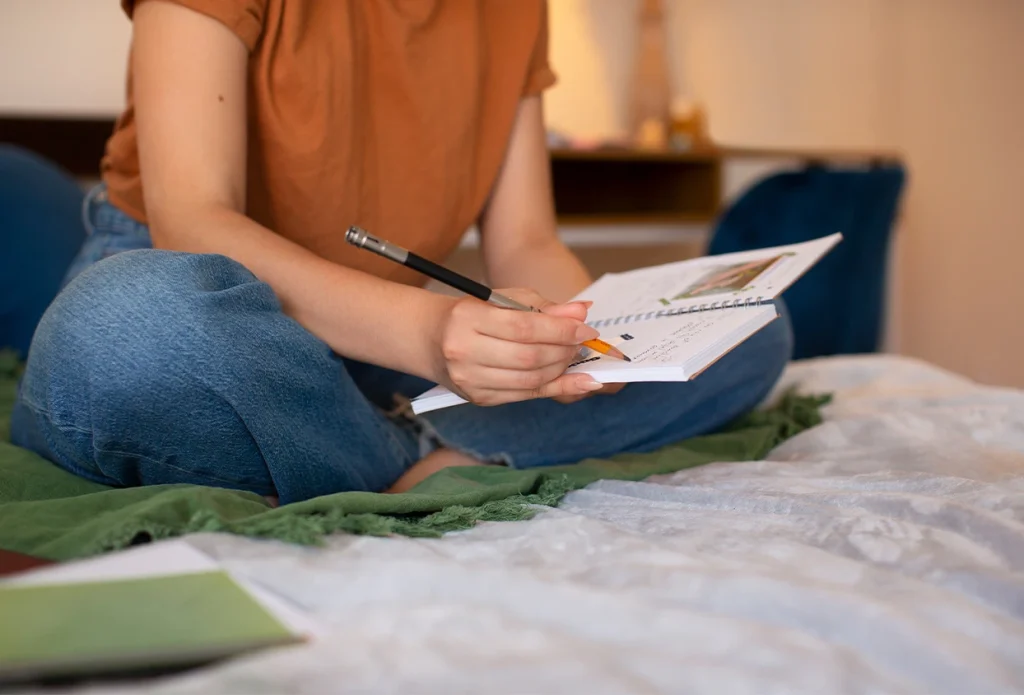 Fungsi Journaling dalam Mengelola Emosi dan Stres