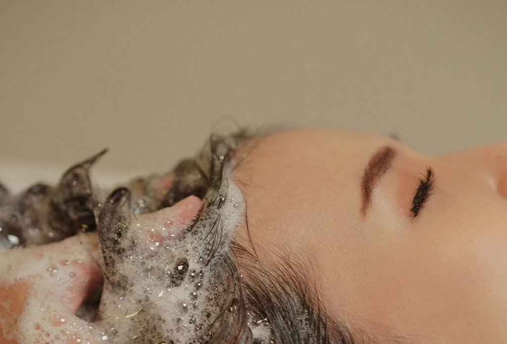 Hair Spa vs Creambath Apa Bedanya dan Mana yang Lebih Baik