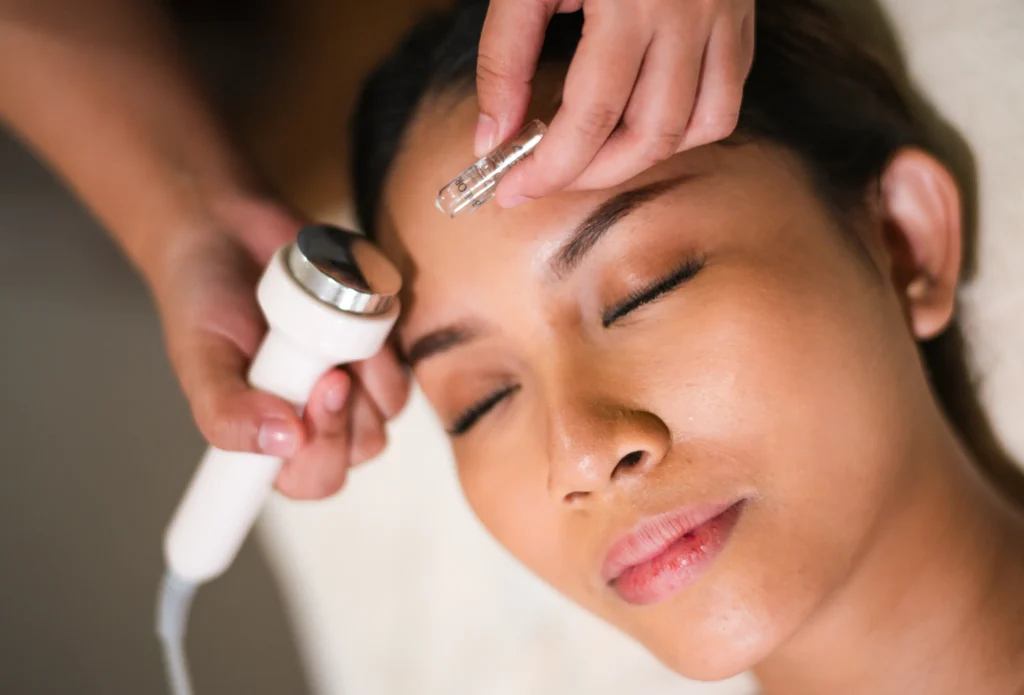 Manfaat Facial Rutin untuk Kulit Glowing dan Sehat