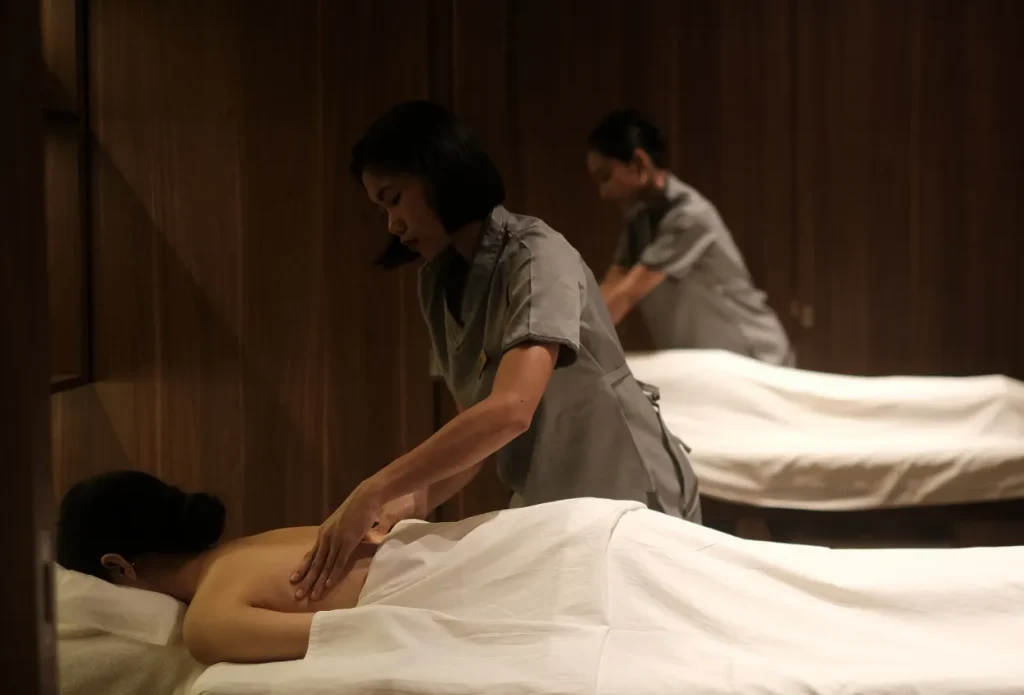 Manfaat Massage untuk Pekerja Kantoran Alasan Mengapa Perawatan Ini Tidak Lagi Sekadar Memanjakan Diri